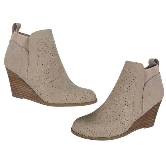DOLCE VITA Gerdy Ankle Wedge Bootie Heel in Beige Size 8.5 Pull On Perforated - Picture 4 of 6